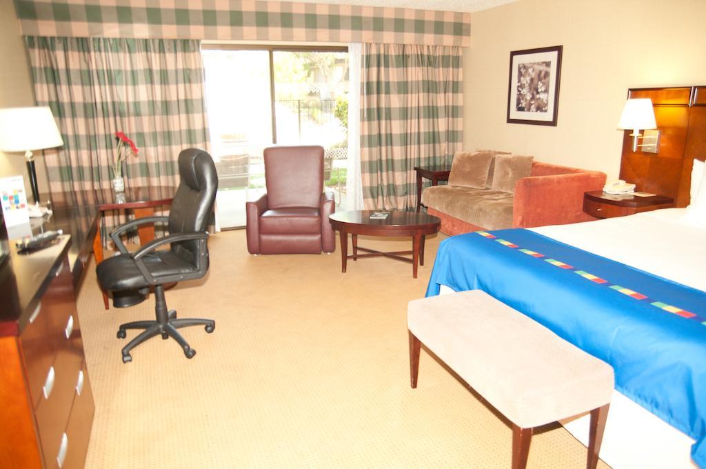 The Hotel Fresno Esterno foto