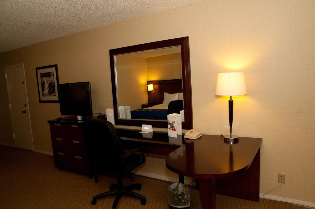 The Hotel Fresno Esterno foto