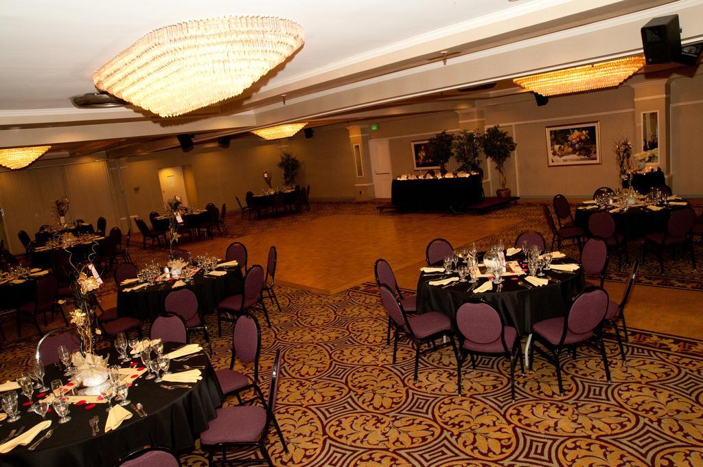 The Hotel Fresno Esterno foto