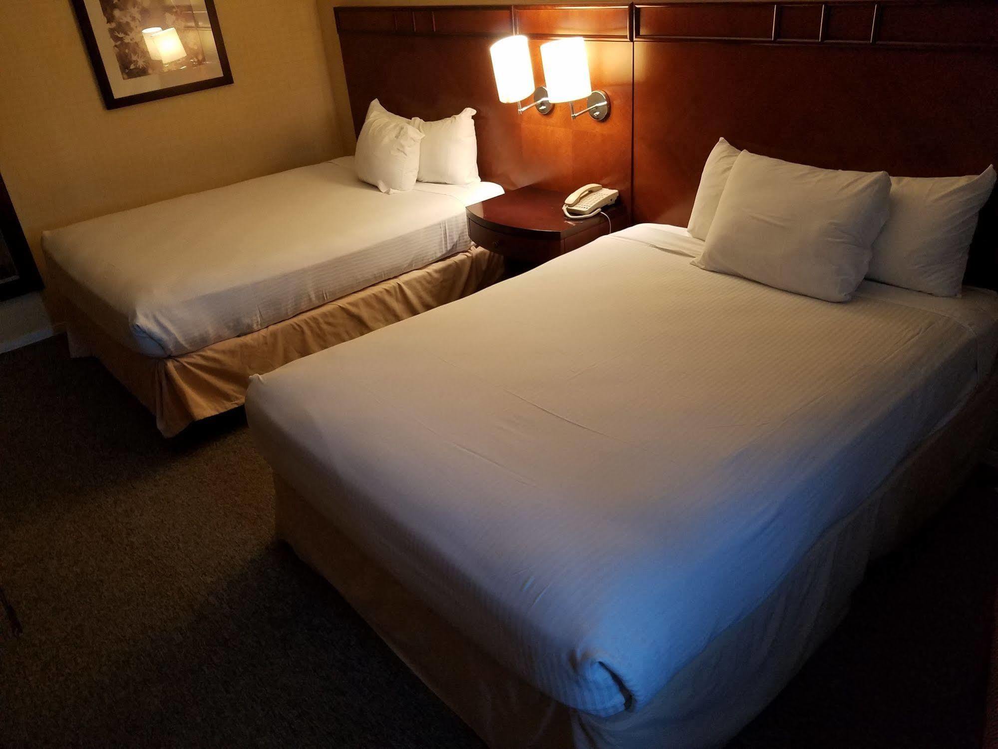 The Hotel Fresno Esterno foto